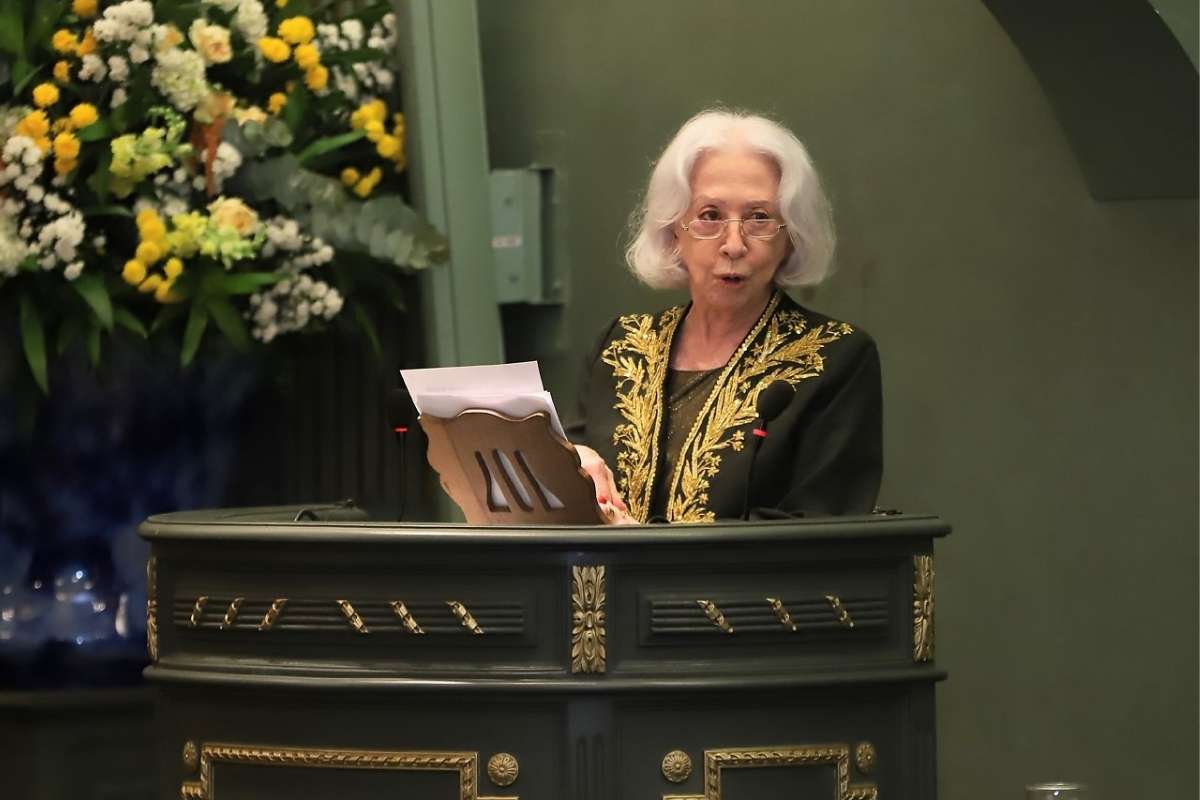 Fernanda Montenegro assume cadeira na ABL