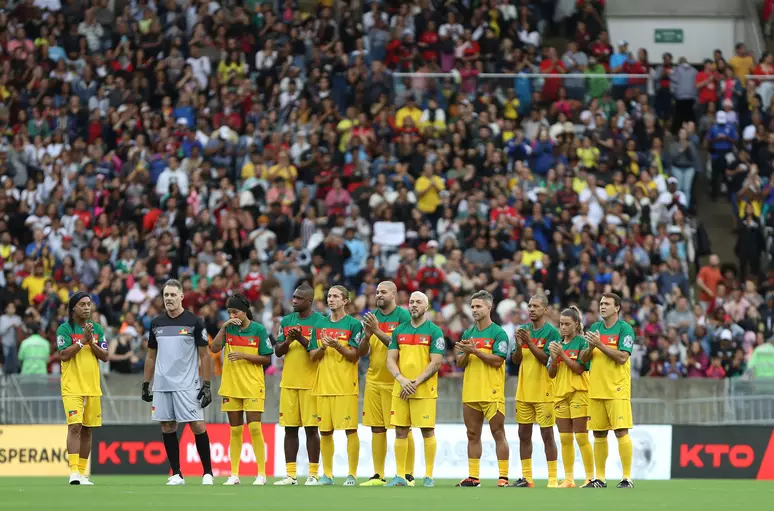 Futebol solidário no Maracanã