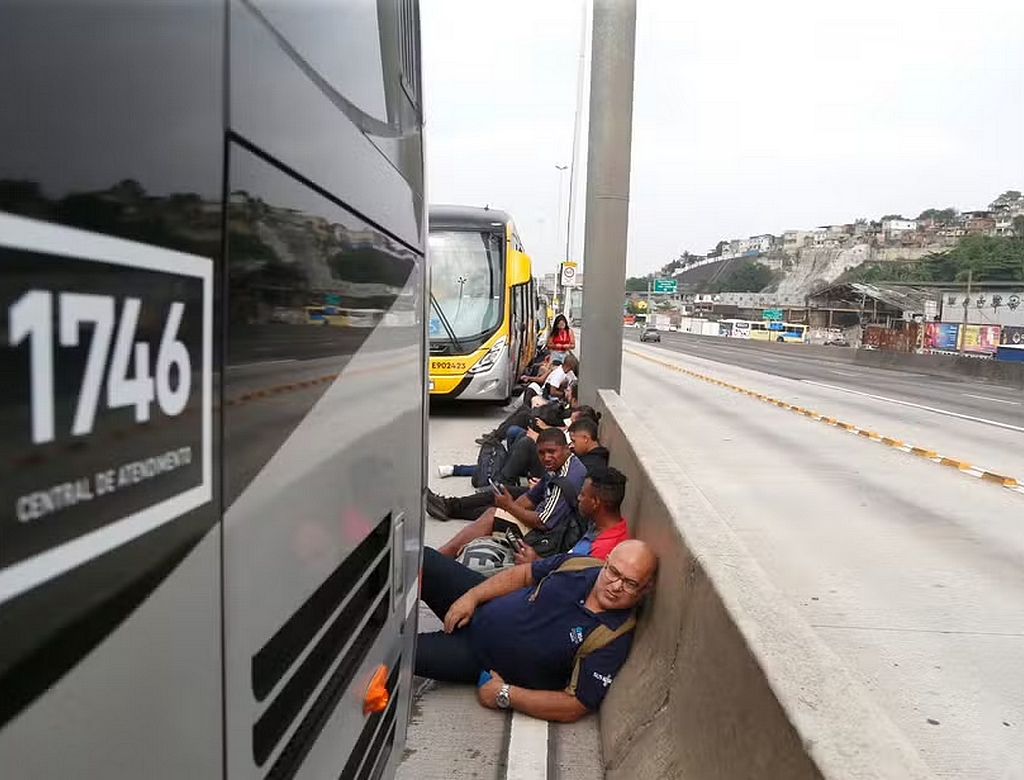 Confronto na Avenida Brasil deixa três mortos
