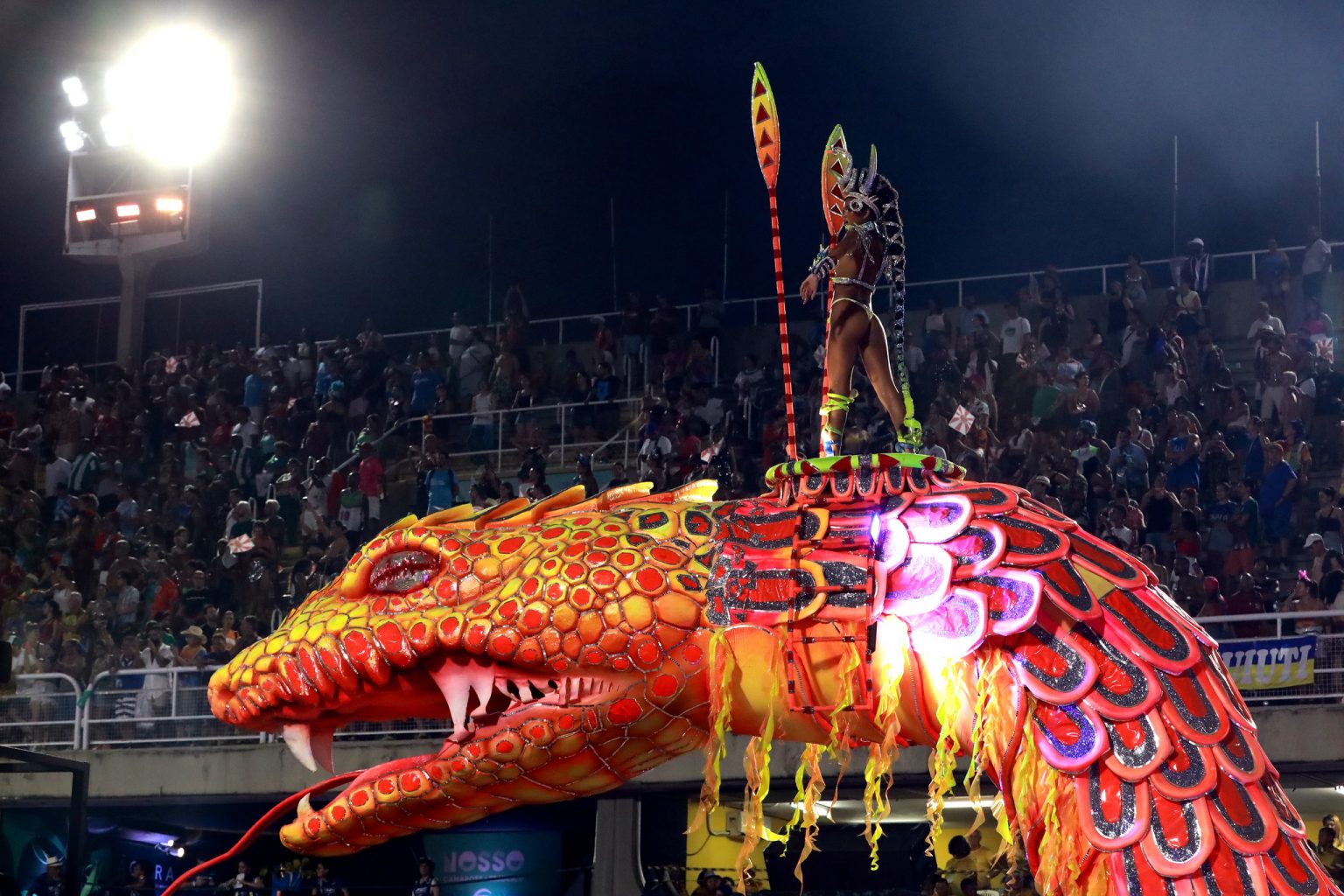 Desfile das escolas de samba marcam os 40 anos da Marquês de Sapucaí