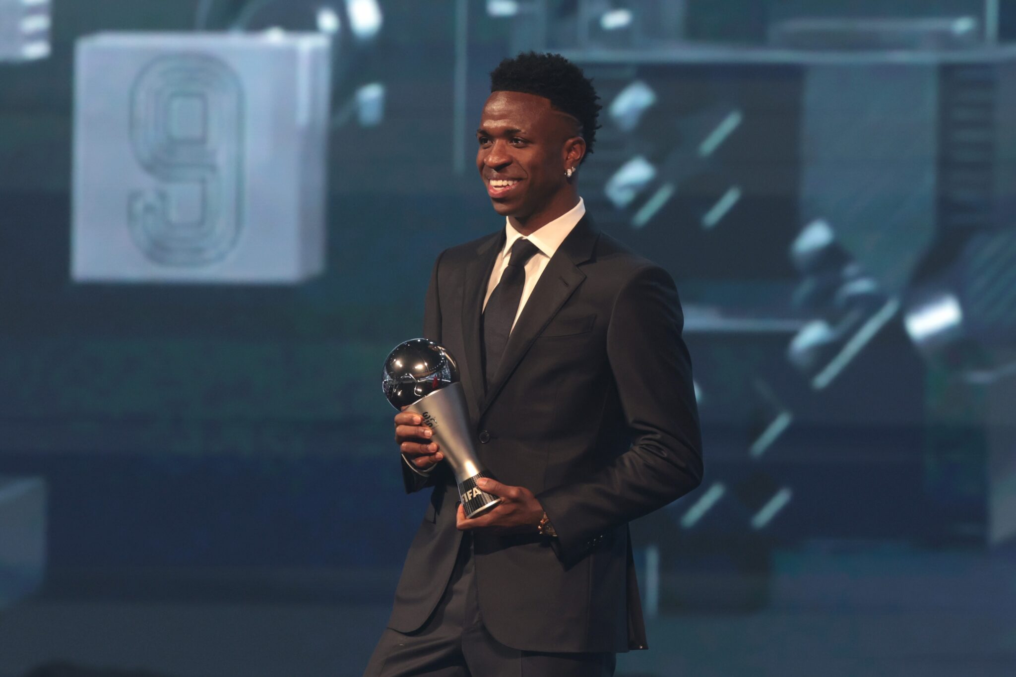 Vinícius Júnior é eleito o melhor jogador do mundo pela FIFA